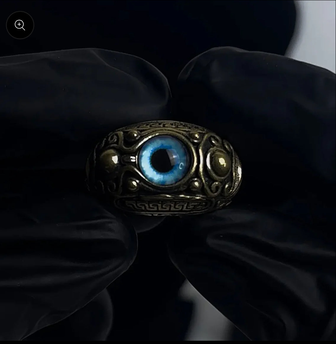 (LIMITED STOCK) Pontiffs Eye Ring