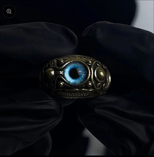 (LIMITED STOCK) Pontiffs Eye Ring